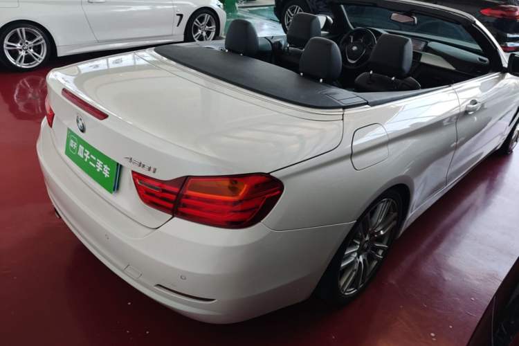 Used BMW 4 Series 2016 420i Convertible Fashion Model Rear Right 45 Deg