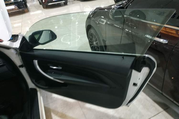 Used BMW 4 Series 2016 420i Fashion Model Right Front Door Interior