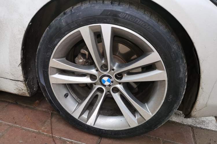 Used BMW 4 Series 2016 420i Convertible Design Package Edition Right Front Wheel Hub