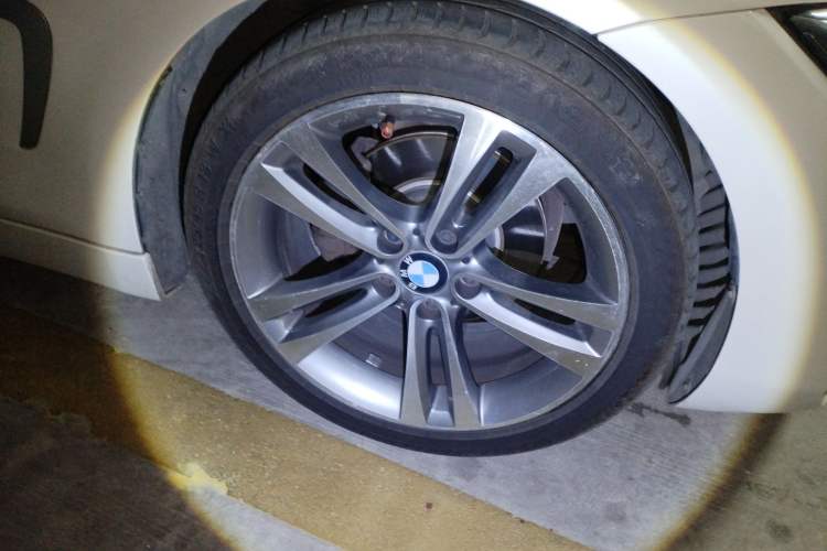 Used BMW 4 Series 2016 420i Convertible Design Package Edition Right Front Wheel Hub