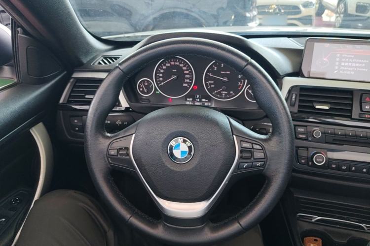 Used BMW 4 Series 2016 420i Convertible Fashion Model Steering Wheel