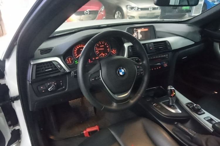 Used BMW 4 Series 2016 420i Convertible Fashion Model Steering Wheel