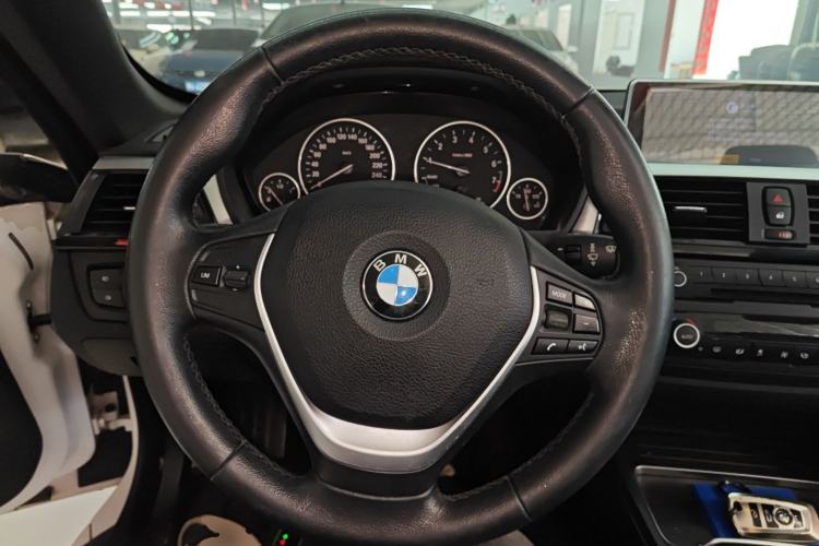 Used BMW 4 Series 2016 420i Convertible Fashion Model Steering Wheel