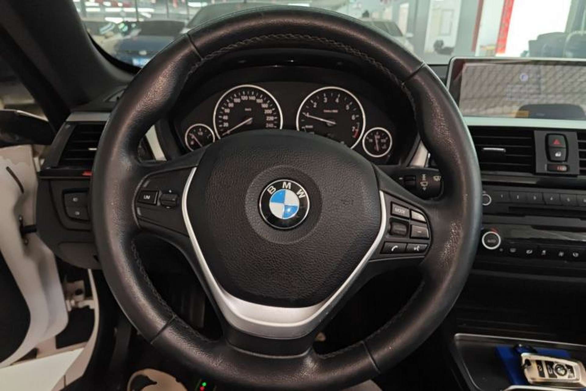 Used BMW 4 Series 2016 420i Convertible Fashion Model Steering Wheel