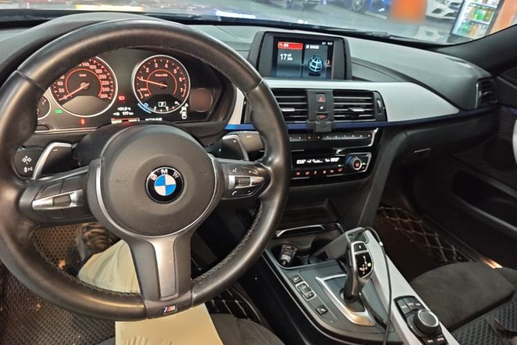 Used BMW 4 Series 2017 425i Gran Coupe Leading Model with M Sport Package Center Console