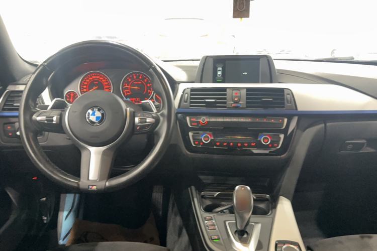 Used BMW 4 Series 2017 425i Gran Coupe Leading Model with M Sport Package Center Console