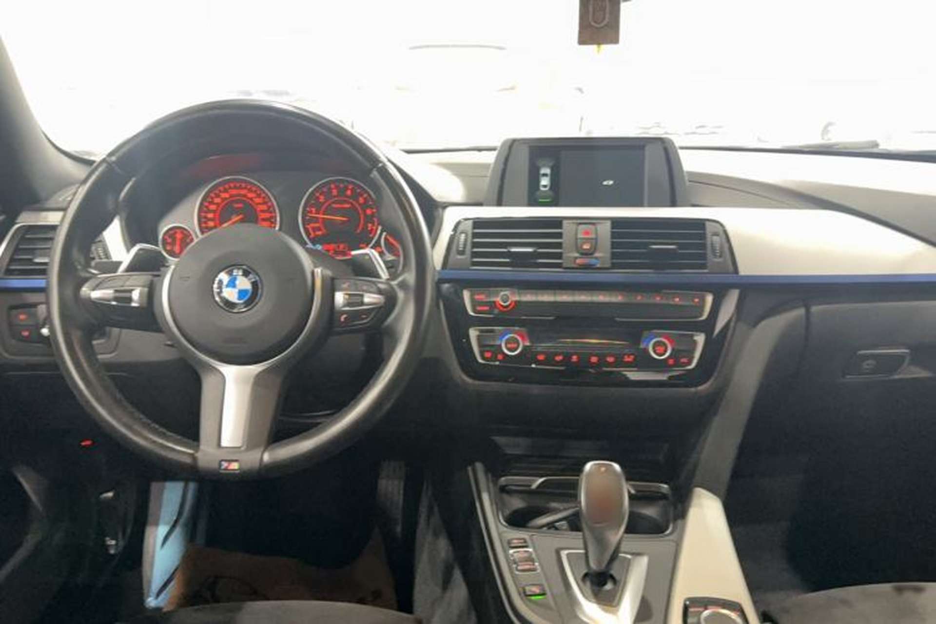 Used BMW 4 Series 2017 425i Gran Coupe Leading Model with M Sport Package Center Console