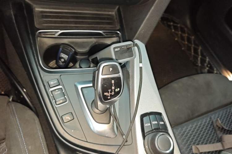 Used BMW 4 Series 2017 425i Gran Coupe Leading Model with M Sport Package Gear Lever