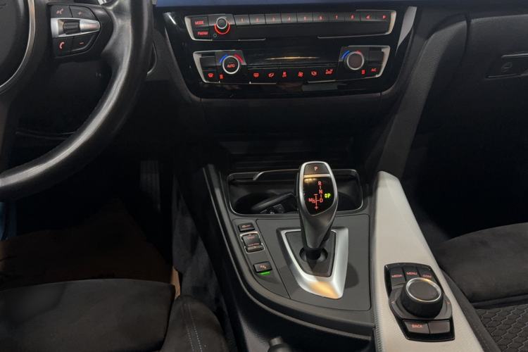 Used BMW 4 Series 2017 425i Gran Coupe Leading Model with M Sport Package Gear Lever