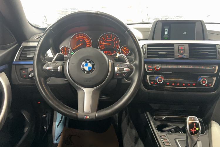 Used BMW 4 Series 2017 425i Gran Coupe Leading Model with M Sport Package Interior 2