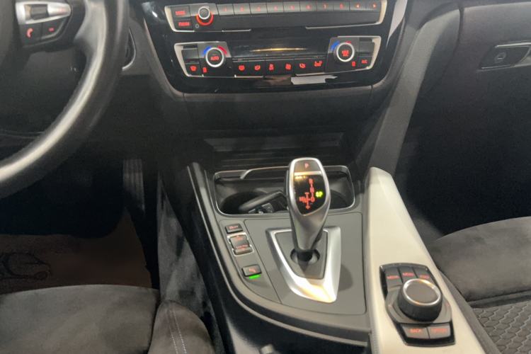 Used BMW 4 Series 2017 425i Gran Coupe Leading Model with M Sport Package Interior 3