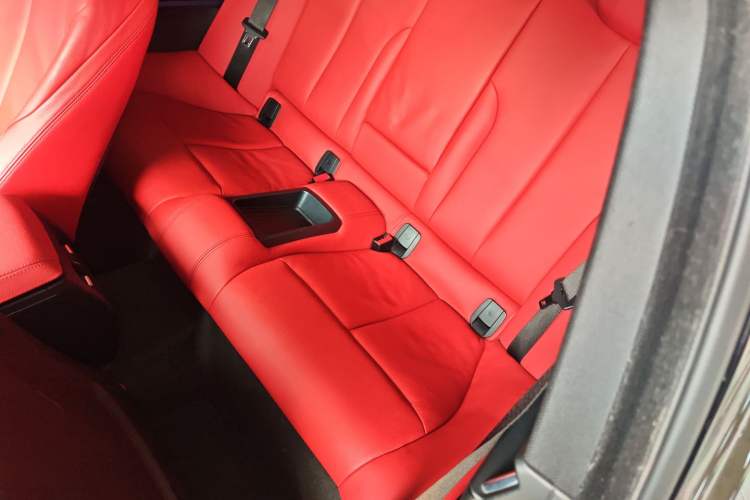Used BMW 4 Series 2017 425i M Sport Package Interior 4