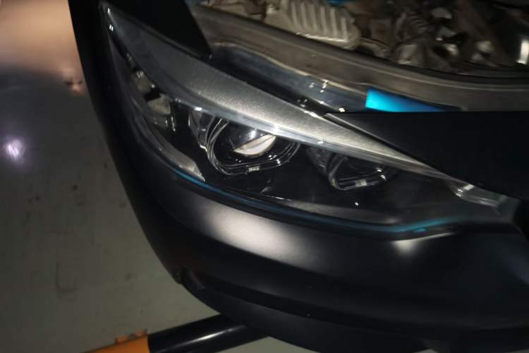 Used BMW 4 Series 2017 425i Gran Coupe Leading Model with M Sport Package Right Front Headlight