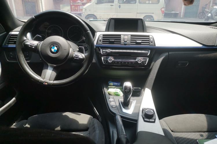 Used BMW 4 Series 2017 425i Gran Coupe Leading Model with M Sport Package Center Console