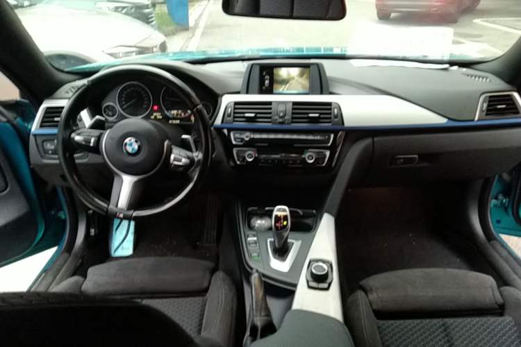 Used BMW 4 Series 2017 425i Gran Coupe Leading Model with M Sport Package Center Console