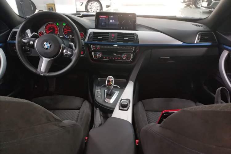 Used BMW 4 Series 2017 425i Gran Coupe Leading Model with M Sport Package Center Console