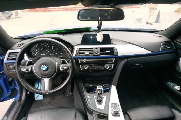 Used BMW 4 Series 2017 425i M Sport Package Center Console