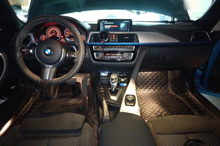 Used BMW 4 Series 2017 425i Gran Coupe Leading Model with M Sport Package Center Console