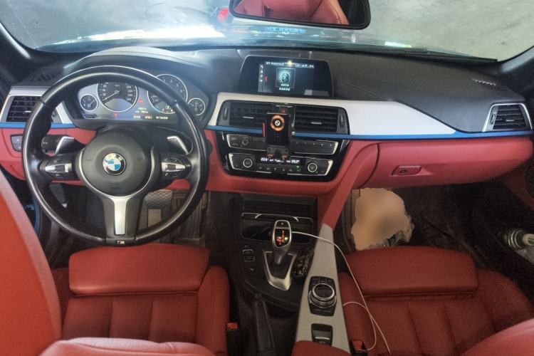 Used BMW 4 Series 2017 425i Convertible M Sport Package Center Console