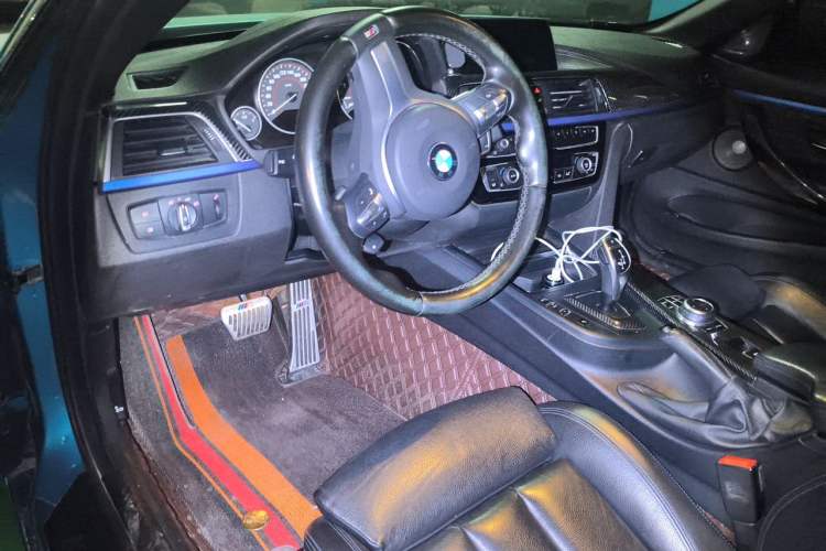 Used BMW 4 Series 2017 425i Convertible M Sport Package Center Console
