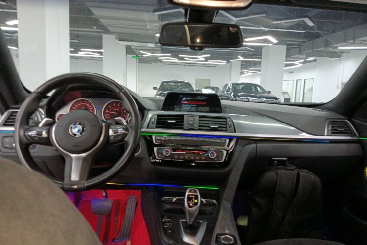 Used BMW 4 Series 2017 425i Gran Coupe Leading Model with M Sport Package Center Console