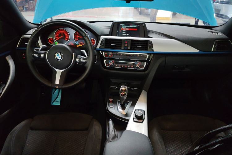 Used BMW 4 Series 2017 425i Gran Coupe Leading Model with M Sport Package Center Console