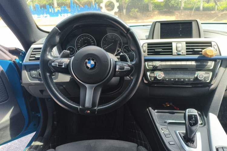 Used BMW 4 Series 2017 425i Gran Coupe Leading Model with M Sport Package Center Console