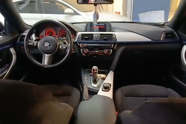 Used BMW 4 Series 2017 425i Gran Coupe Leading Model with M Sport Package Center Console