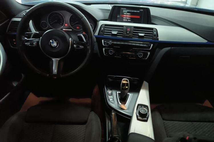 Used BMW 4 Series 2017 425i Gran Coupe Leading Model with M Sport Package Center Console
