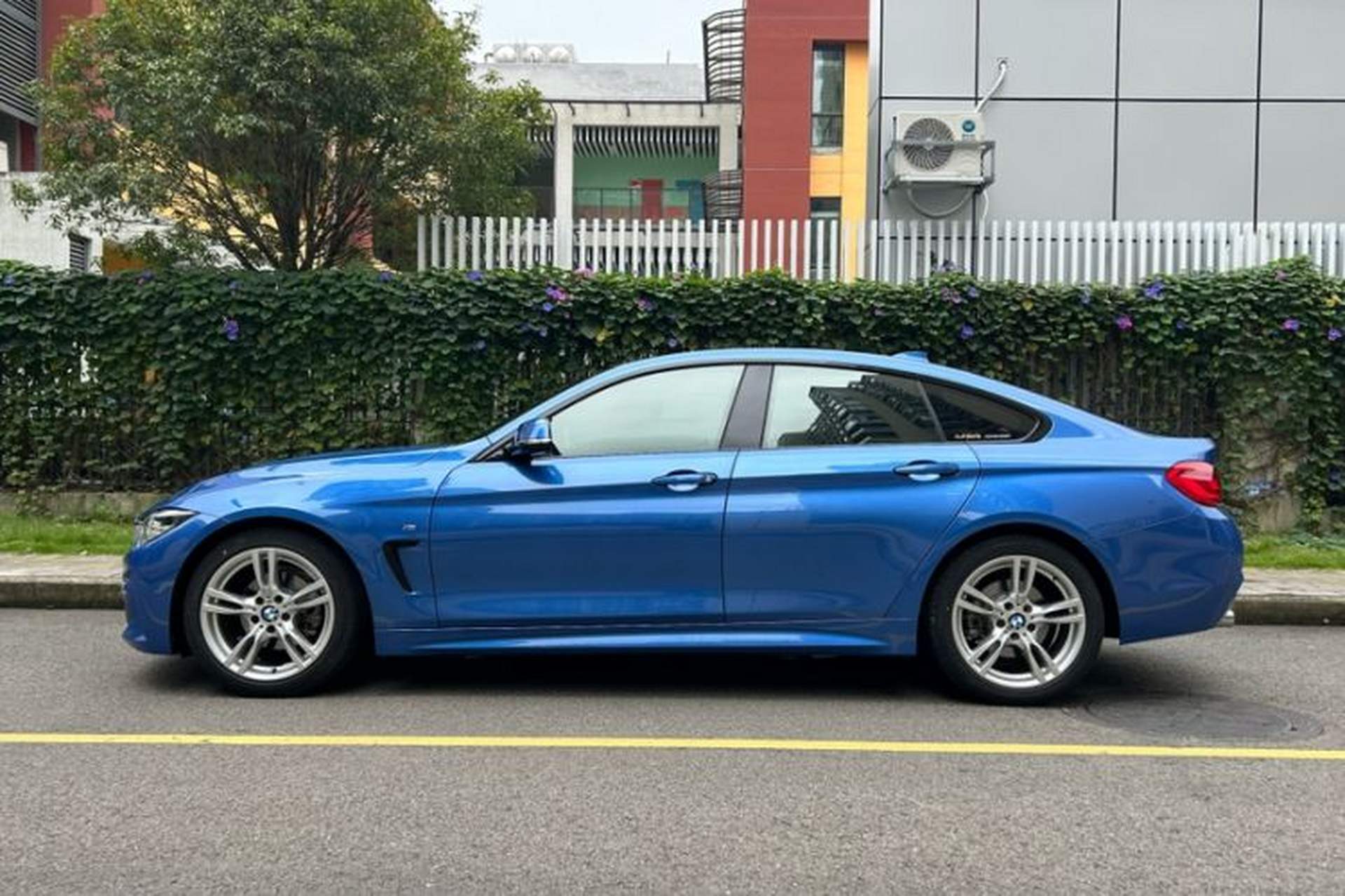 Used BMW 4 Series 2017 425i Gran Coupe Leading Model with M Sport Package Exterior 4