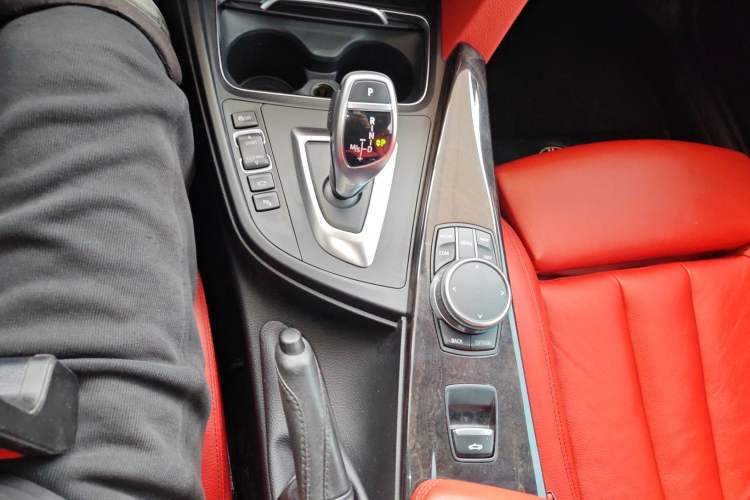Used BMW 4 Series 2017 430i Convertible M Sport Package Gear Lever