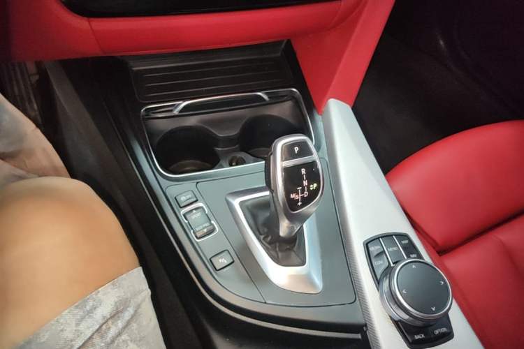 Used BMW 4 Series 2017 425i Convertible M Sport Package Gear Lever