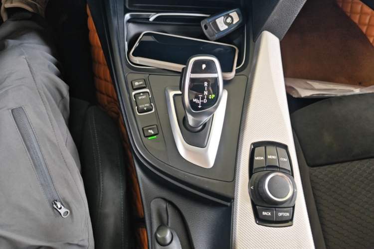 Used BMW 4 Series 2017 425i Gran Coupe Leading Model with M Sport Package Gear Lever
