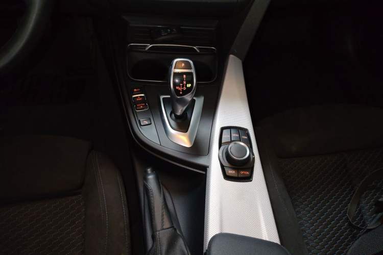 Used BMW 4 Series 2017 425i Gran Coupe Leading Model with M Sport Package Gear Lever