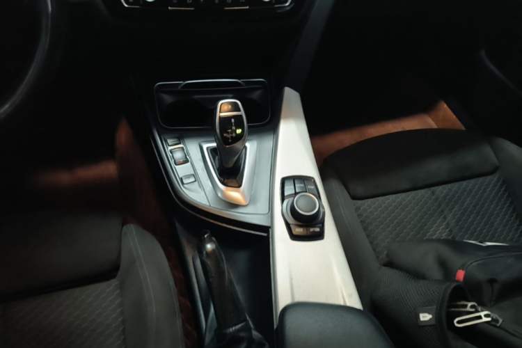 Used BMW 4 Series 2017 425i Gran Coupe Leading Model with M Sport Package Gear Lever