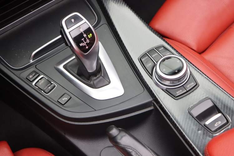 Used BMW 4 Series 2017 425i Convertible M Sport Package Interior 10