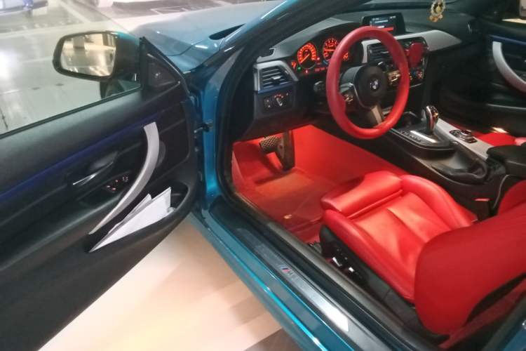 Used BMW 4 Series 2017 425i M Sport Package Interior 3