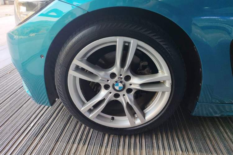 Used BMW 4 Series 2017 425i Convertible M Sport Package Left Front Wheel Hub