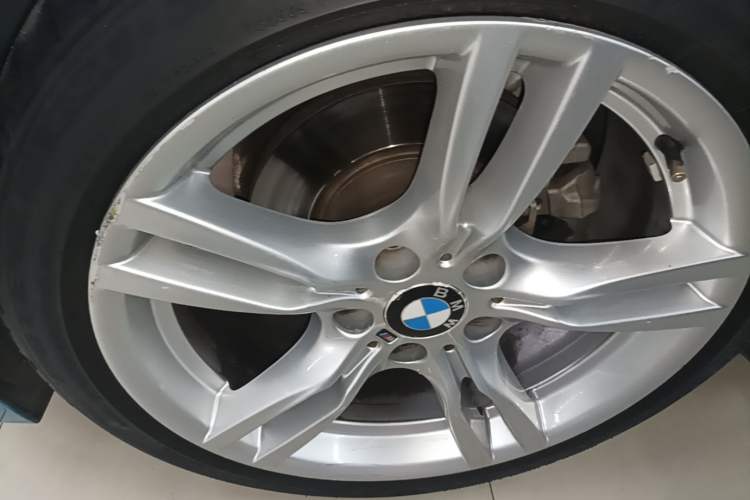 Used BMW 4 Series 2017 425i Gran Coupe Leading Model with M Sport Package Left Front Wheel Hub