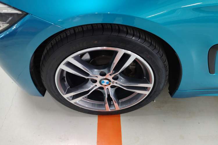Used BMW 4 Series 2017 425i Gran Coupe Leading Model with M Sport Package Left Front Wheel Hub