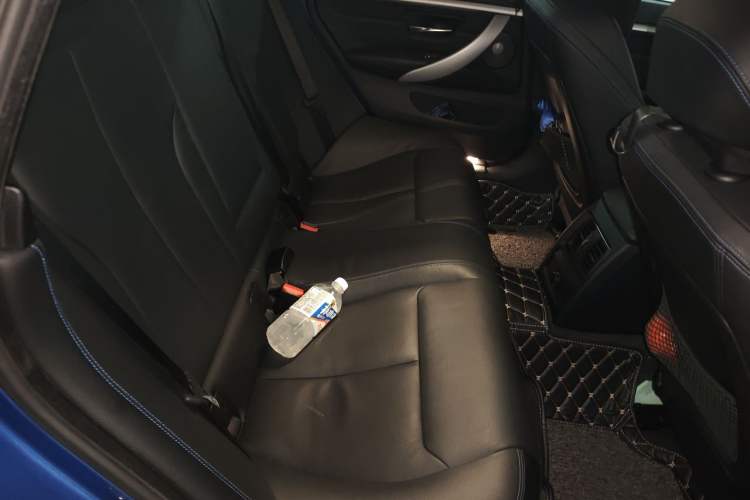 Used BMW 4 Series 2017 425i Gran Coupe Luxury M Sport Package Left Rear Seat