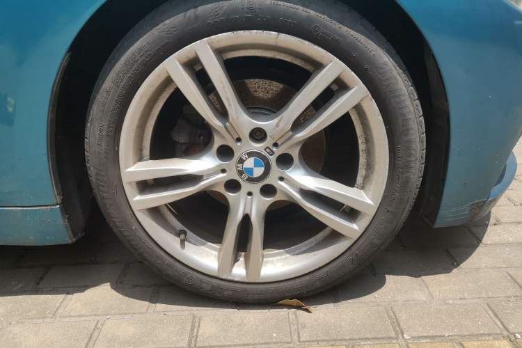 Used BMW 4 Series 2017 425i Gran Coupe Leading Model with M Sport Package Right Front Wheel Hub