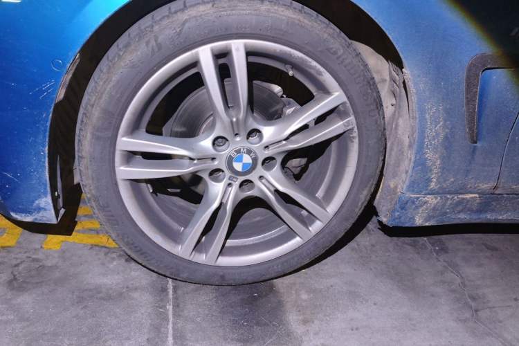 Used BMW 4 Series 2017 425i Gran Coupe Leading Model with M Sport Package Right Front Wheel Hub