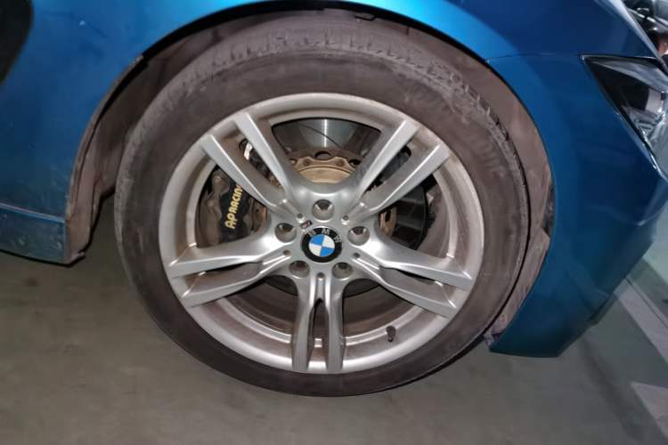 Used BMW 4 Series 2017 425i Convertible M Sport Package Right Front Wheel Hub