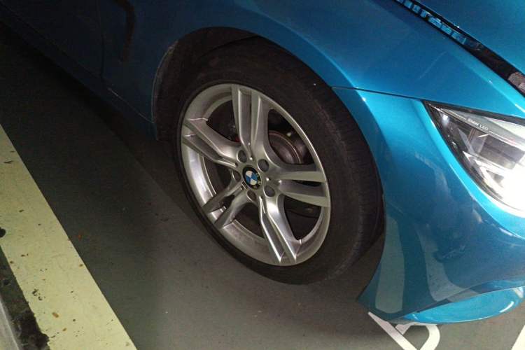 Used BMW 4 Series 2017 425i Gran Coupe Leading Model with M Sport Package Right Front Wheel Hub