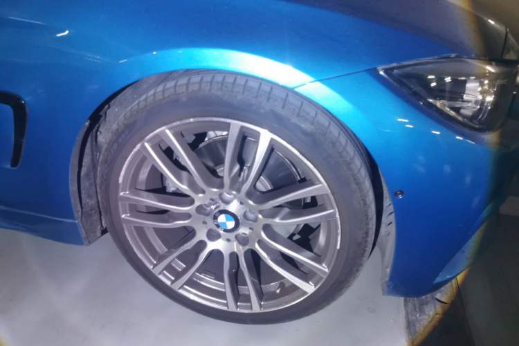 Used BMW 4 Series 2017 430i Convertible M Sport Package Right Front Wheel Hub