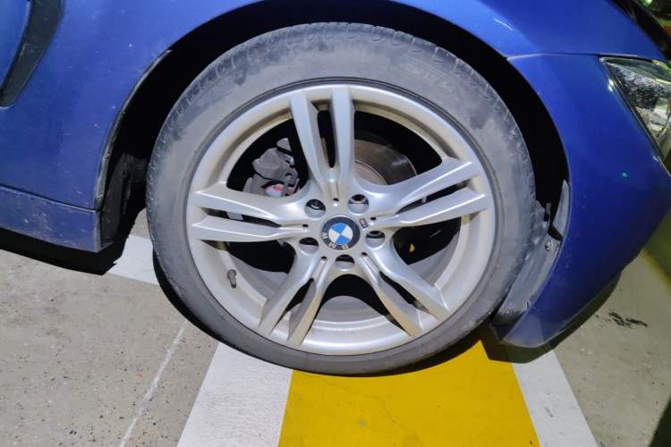 Used BMW 4 Series 2017 425i Gran Coupe Leading Model with M Sport Package Right Front Wheel Hub