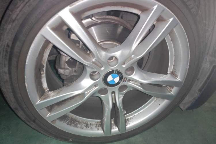 Used BMW 4 Series 2017 425i Gran Coupe Leading Model with M Sport Package Right Front Wheel Hub
