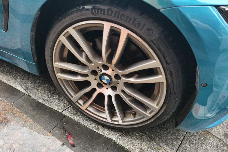 Used BMW 4 Series 2017 430i Convertible M Sport Package Right Front Wheel Hub
