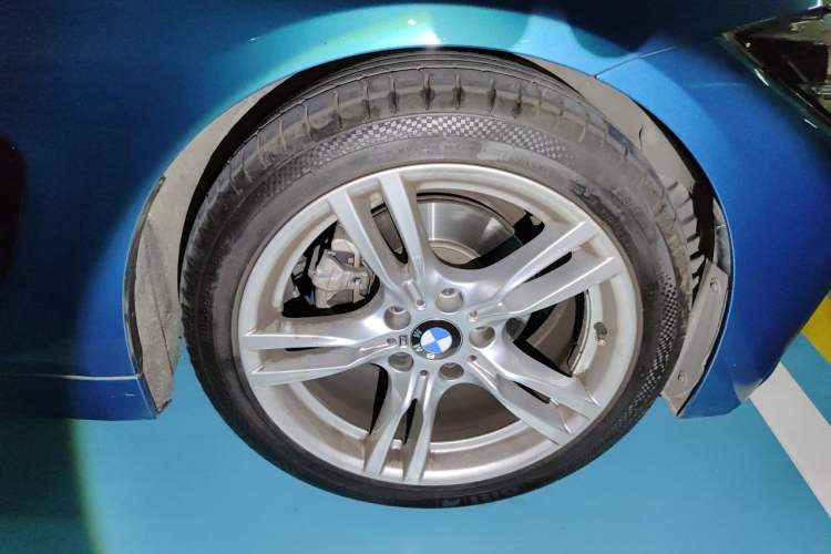 Used BMW 4 Series 2017 425i Convertible M Sport Package Right Front Wheel Hub